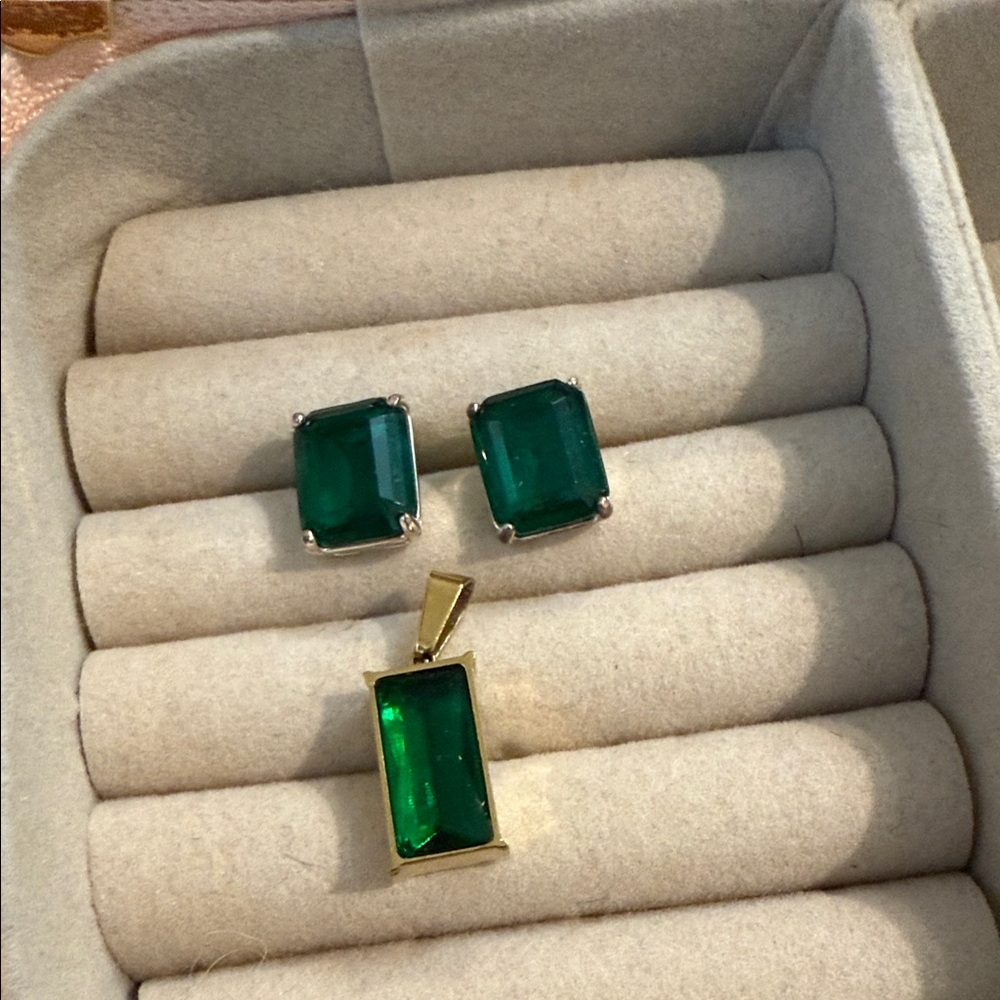 Emerald Green Ralph Lauren Earrings and free unbranded pendant - Picture 3 of 5